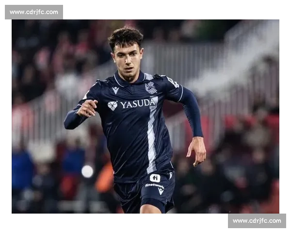 拉多克vs刘易斯巅峰对决重塑重量级格局前瞻分析胜负悬念与战术博弈